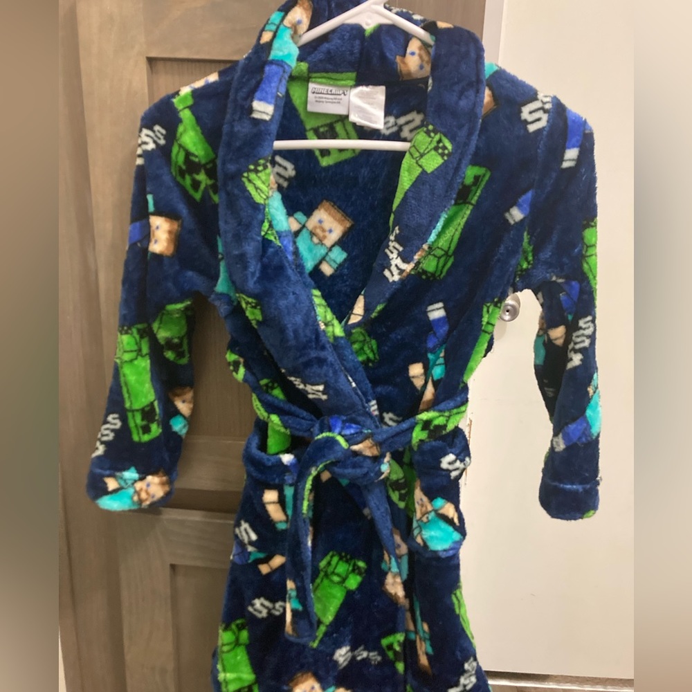 Minecraft Robe- Boys 8. Adorable!